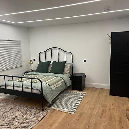 House Villa Watford  Luaran gambar